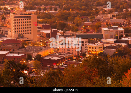 USA, Arkansas, heiße Quellen, erhöhte Stadtansicht von West Mountain, Morgendämmerung Stockfoto