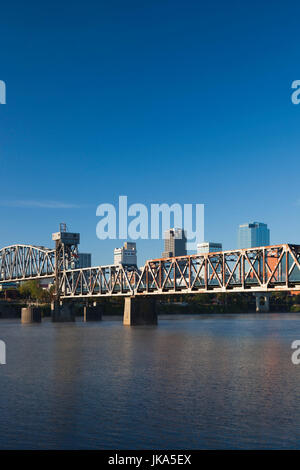 Die Skyline der Stadt vom Fluss Arkansas, Little Rock, Arkansas, USA am Morgen Stockfoto