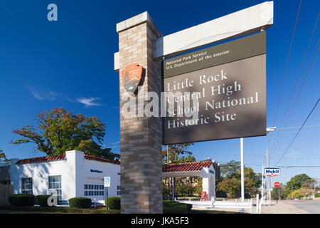 USA, Arkansas, Little Rock, Little Rock Central High School National Historic Site, Website von 1954 Schule Desegregation Schlachten, alte Visitor Center im ehemaligen Tankstelle und Zeichen Stockfoto