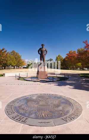 USA, Kansas, Abilene, Eisenhower Presidential Library Bereich Website Präsident Dwight D. Eisenhower, Eisenhower Statue gewidmet Stockfoto