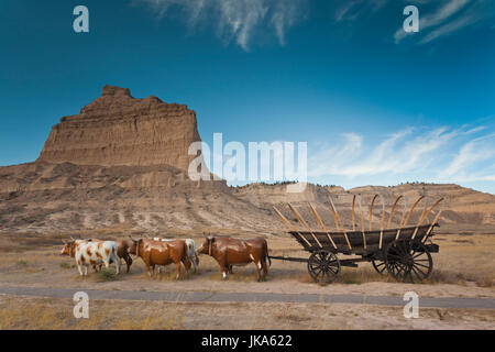 USA, Nebraska, Scottsbluff, Scotts Bluff National Monument und Pionier Wagenzug Stockfoto