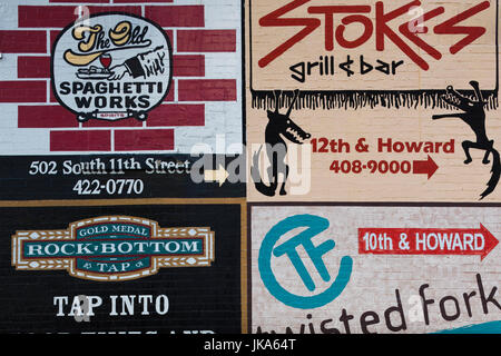 USA, Nebraska, Omaha, Gebäude im Bereich Alter Markt, Restaurant Zeichen Stockfoto