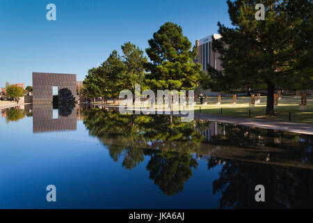 USA, Oklahoma, Oklahoma City, Oklahoma City National Memorial für die Opfer des Alfred P. Murrah Federal Building Bombardierung am 19. April 1995, Eingang Ost Stockfoto