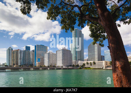 USA, Florida, Miami, Skyline der Stadt vom Brickell Key Stockfoto