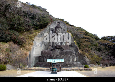 Der große Stein Buddha (Daibutsu) des Mt. Nokogiri.  In den späten 1700er geschnitzt, ist es der größte antike Buddha Typs. Stockfoto