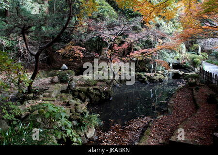 Teil des Garten Tempel der Nihon-Ji, Tempel auf Mt. Nokogiri und die Heimat der großen Stein Buddha (Daibutsu) Stockfoto