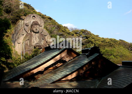 Der große Stein Buddha Berg Nokogiri.  Es wurde in den späten 1700er Jahren erbaut und ist das größte seiner Art.  Von meiner zweiten Reise. Stockfoto