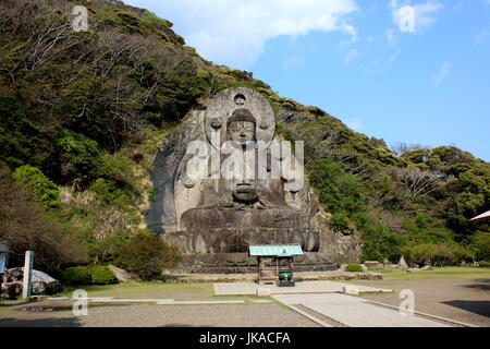 Der große Stein Buddha Berg Nokogiri.  Es wurde in den späten 1700er Jahren erbaut und ist das größte seiner Art.  Von meiner zweiten Reise. Stockfoto