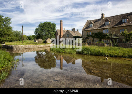 Fluss-Auge mit Reflexionen in Lower Slaughter Stockfoto