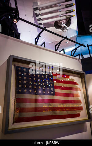 National Museum of the Marine Corps, die tatsächliche US-Flagge auf Iwo Jima Berg Suribachi, Dreieck, Virginia, USA Stockfoto