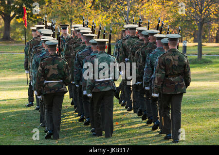 USA, Virginia, Arlington, US-Marines durch das Iwo Jima Memorial Stockfoto