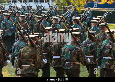 USA, Virginia, Arlington, US-Marines durch das Iwo Jima Memorial Stockfoto