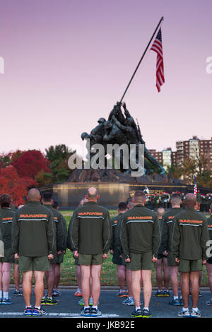 USA, Virginia, Arlington, US Marines in Fahrwerk von Iwo Jima Memorial Stockfoto