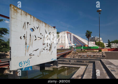 Albanien, Tirana, The Pyramid, ehemalige Grab von kommunistischer Führer Enver Hoxha Stockfoto