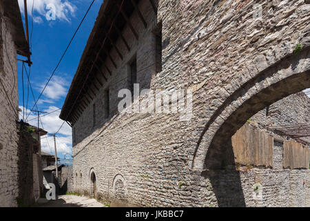 Albanien, Gjirokastra, Ruinen der ehemaligen Heimat des albanischen Schriftstellers Ismail Kadare Stockfoto