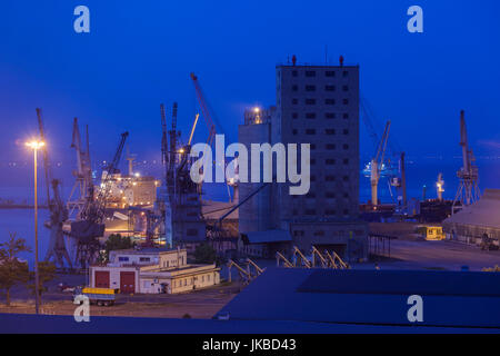 Griechenland, Mazedonien Zentralregion, Thessaloniki, erhöhten Blick auf Hafenkräne, Dawn Stockfoto