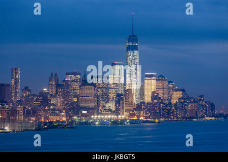 USA, New York, New York City, erhöhten Blick auf Manhattan und Freedom Tower von Weehawken, New Jersey, Dämmerung Stockfoto