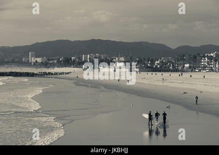 USA, California, Los Angeles, Venedig, erhöhten Blick auf den Strand von Venice Pier Stockfoto