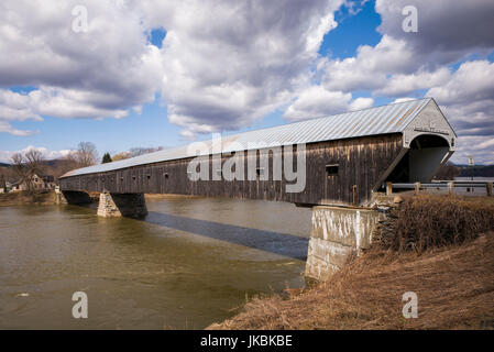 USA, New Hampshire, Cornish, Corinish NH-Windsor VT gedeckte Holzbrücke über den Connecticut River Stockfoto