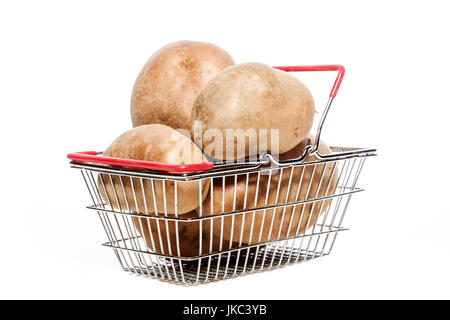 Kartoffeln in einem winzigen Metall Warenkorb Stockfoto