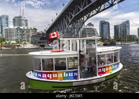 Aquabus Wassertaxi Personenbeförderung von Granville Island über False Creek in Vancouver British Columbia Kanada Stockfoto