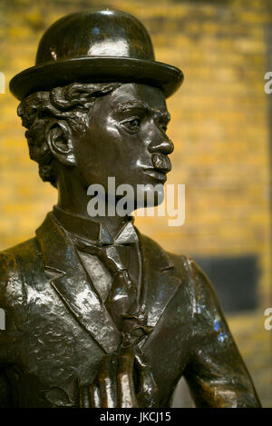 England, London, Soho, Statue des Schauspielers und englischer Bürger Charlie Chaplin Stockfoto