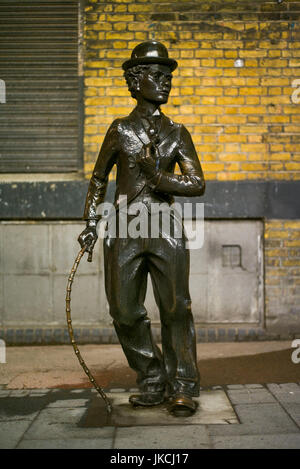 England, London, Soho, Statue des Schauspielers und englischer Bürger Charlie Chaplin Stockfoto