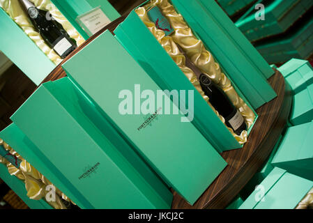 England, London, St. James, Fortnum and Mason speichern, giftboxes Stockfoto