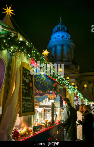 Deutschland, Berlin, Mitte, Gendarmenmarkt, Weihnachtsmarkt, outdoor-Food Shop Stockfoto