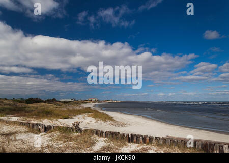 USA, North Carolina, Cape Lookout National Seashore, Cedar Island, Blick auf den Strand Stockfoto