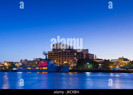 USA, North Carolina, Wilmington, Blick entlang der Cape Fear River, Morgendämmerung Stockfoto