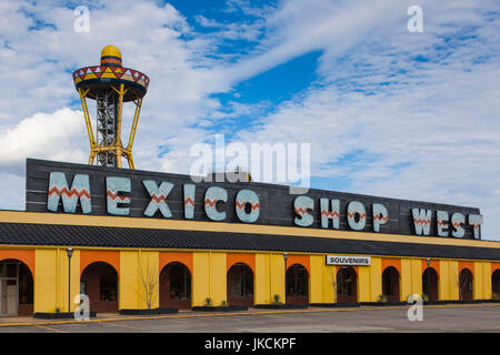 USA, South Carolina, South of the Border, Beschilderung für berühmte Sehenswürdigkeit auf der Route 95 Stockfoto