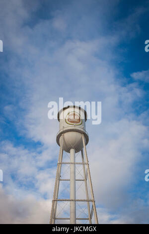 USA, North Carolina, Durham, American Tobacco und City Center Complex, gemischt verwenden Raum in renovierten Tabak lagern, Lucky Strike Wasserturm Stockfoto