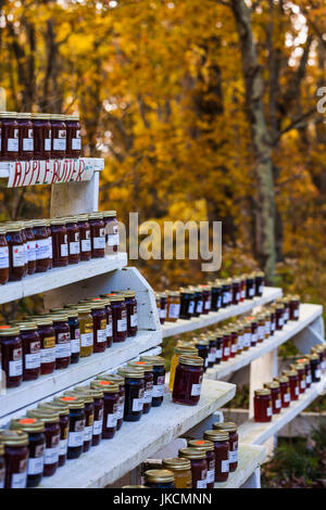 USA, North Carolina, Linville, Outdoor-Marmelade und Gelee stehen zu den Blue Ridge Parkway Stockfoto