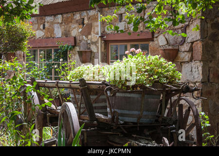 Australien, South Australia, Adelaide Hills, Hahndorf, Deutsch-Themen-Dorf, alte Kellerei Wagen Stockfoto