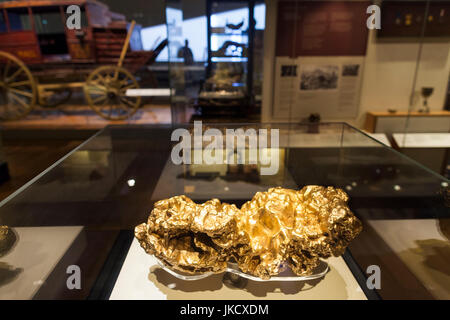 Australien, Victoria, VIC, Melbourne, Carlton, Melbourne Museum, Reproduktion des Willkommen Nuggett of Gold, mit einem Gewicht von 63 KG und in der Nähe von East Ballarat in 1858 entdeckt Stockfoto