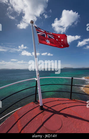 Australien, Western Australia, The Southwest, Albany, alte Walfang-Station, Cheynes IV Whalechaser Schiff, australische Flagge Stockfoto