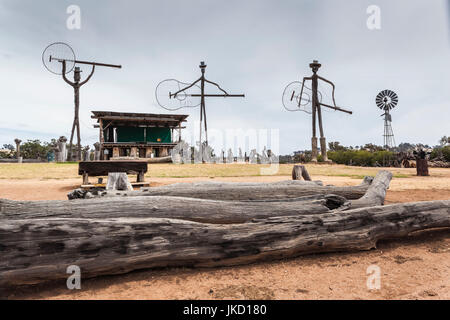 Australien, Western Australia, The Southwest, Boyup Brook, Harvey Dicksons Country Music Centre, Gitarrenspiel Riesen in der Rodeo Arena Stockfoto