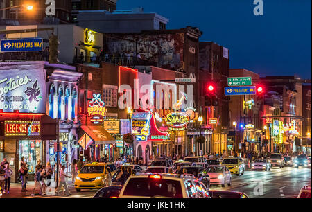 Country-Musik-Bars am Broadway, Nashville, Tennessee, USA. Stockfoto