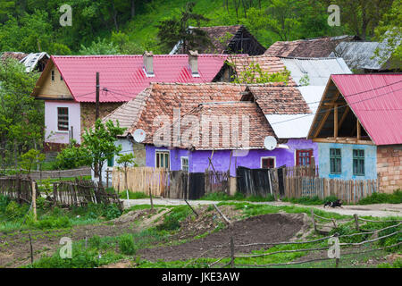 Rumänien, Siebenbürgen, Bunesti, Roma dorf häuser Stockfoto