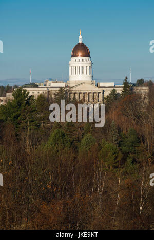 USA, Maine, Augusta, Maine State House, entworfen von Charles Bulfinch, 1832, mit neuen Kuppel aus Kupfer, 2014, Morgen, erhöhten Blick Stockfoto