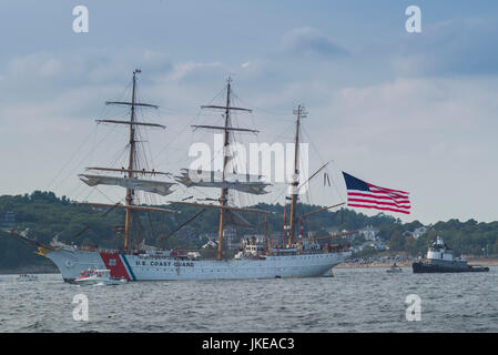 USA, Massachusetts, Cape Ann, Gloucester, Amerikas älteste Hafenstadt, jährliche Schoner Festival, US Coast Guard Schiff Adler Stockfoto