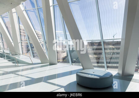 Deutschland, Baden-Württemberg, Stuttgart - Untertürkheim, Mercedes-Benz Museum Gebäude, innen Stockfoto