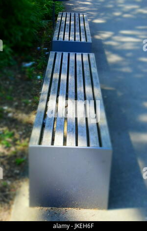 Abstrakte hölzerne Parkbank Stockfoto