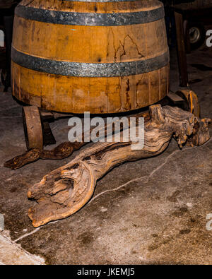 Weinfässer auf Weingütern in South Australia Stockfoto