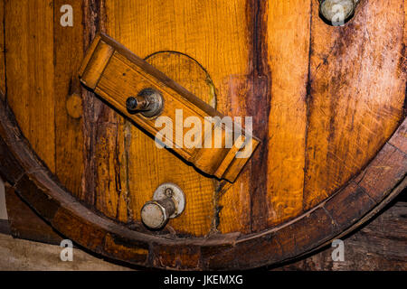 Weinfässer auf Weingütern in South Australia Stockfoto