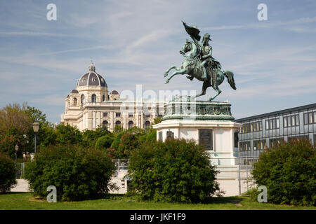 Reiterstandbild Erzherzog Charles von Österreich (Erzherzog Karl) am Heldenplatz (Platz der Helden) und Museum of Art History, Wien, Hofburg Stockfoto