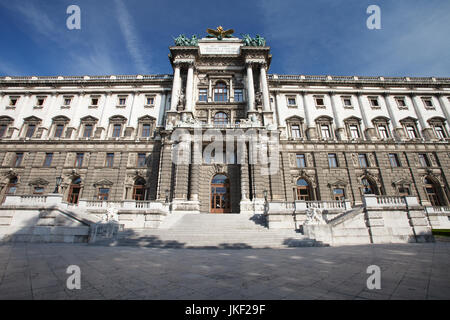 Gebäude der neuen Burg (New Castle), Teil der kaiserlichen Hofburg in Wien, Frontalansicht des südlichen Teils. Österreich Stockfoto