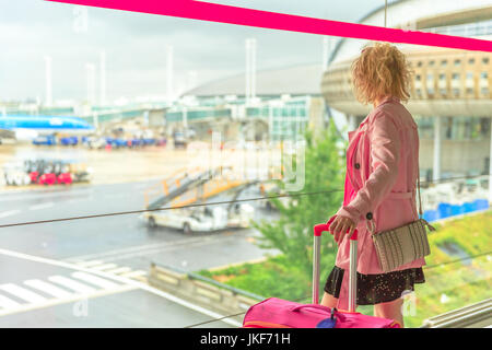 Geschäftsfrau im Flughafen Stockfoto