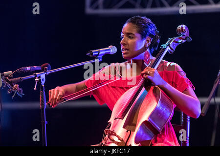 Cartagena, Spanien. 22. Juli 2017. US-amerikanische Sängerin, Leyla McCalla während ihres Konzertes in La Mar de Músicas Festival. © ABEL F. ROS/Alamy Live-Nachrichten Stockfoto